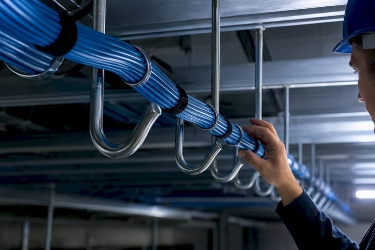 4 to 5 ft J Hook Spacing for Installers: TIA/BICSI Rules & Checklist